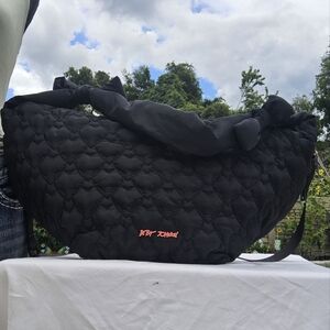 BETSEY JOHNSON BLACK NYLON QUILTED HEARTS XLARGE SLING BAG w/BOWS